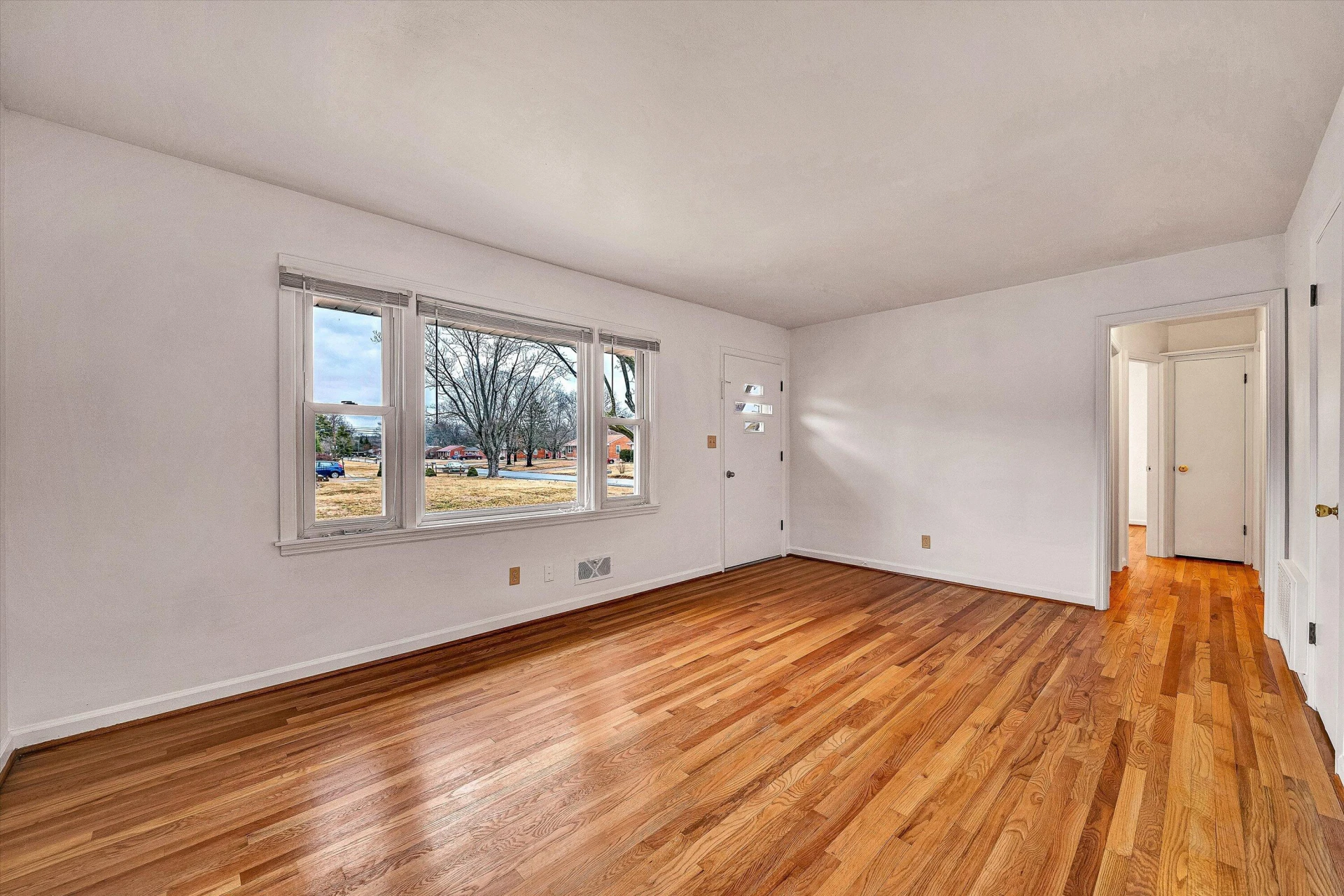 3853 Thompsons LN - Photo 3