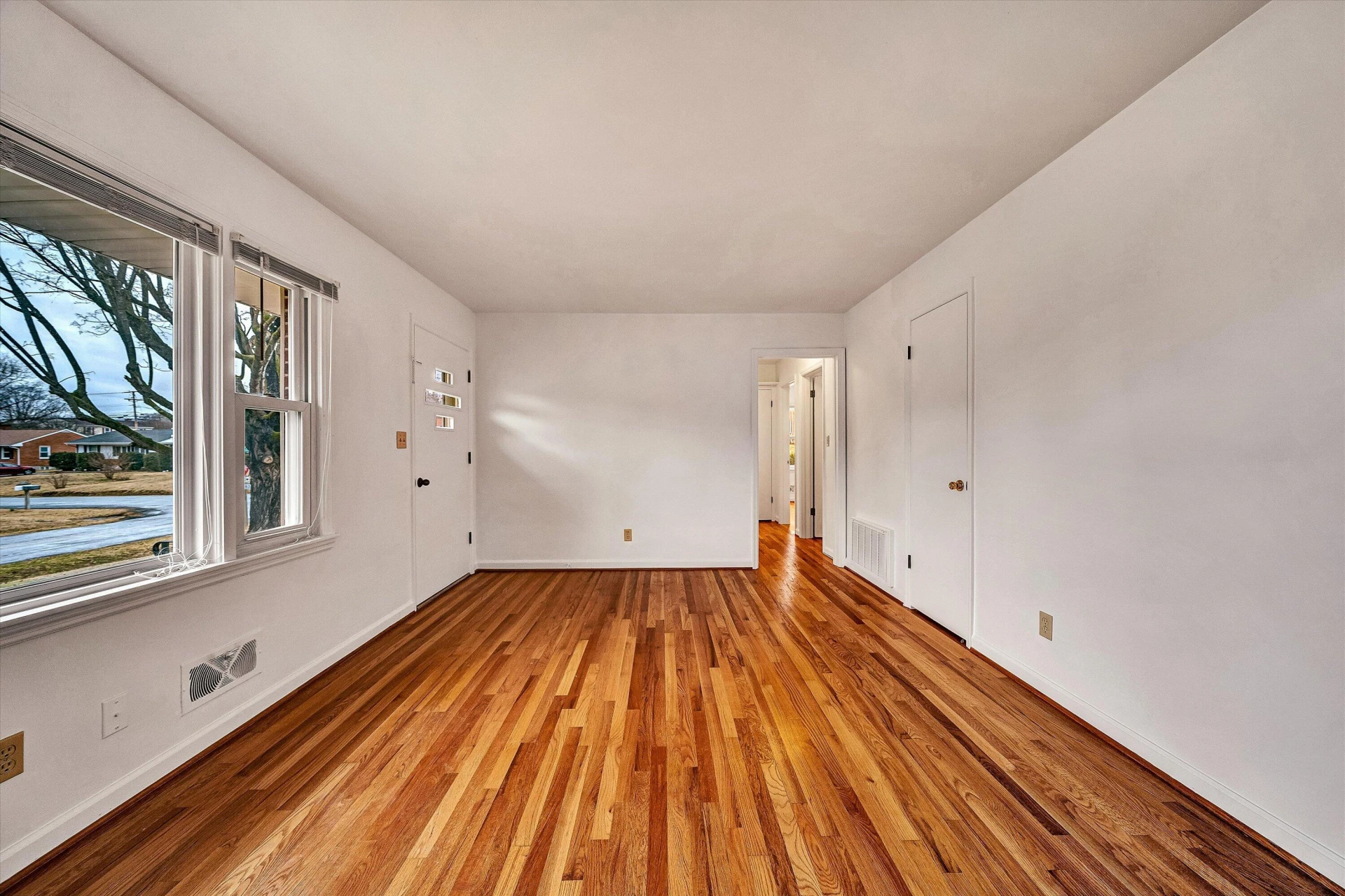 3853 Thompsons LN - Photo 4