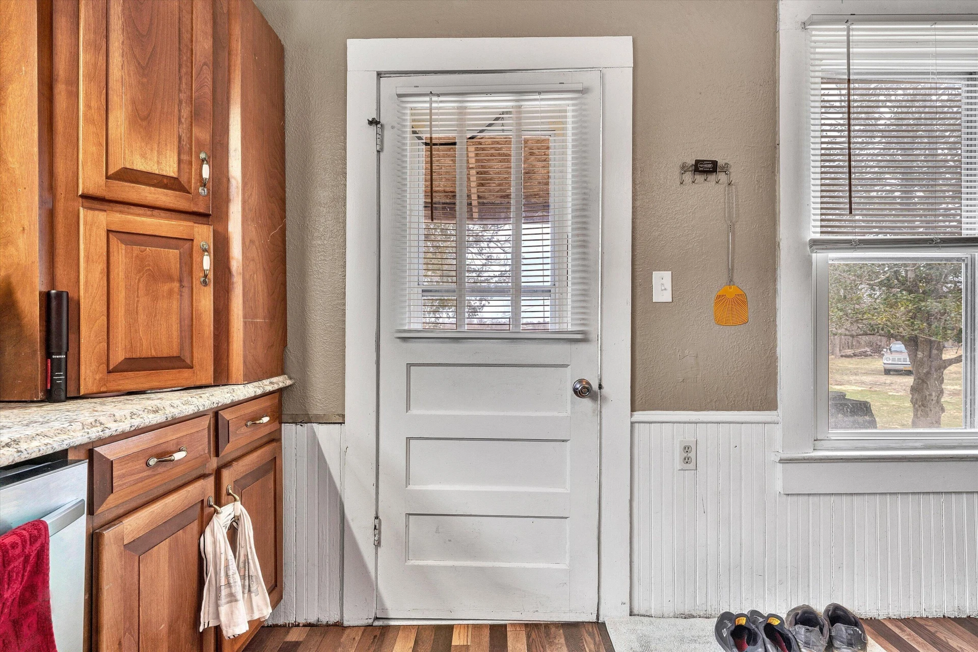 1045 Emerald DR - Photo 11