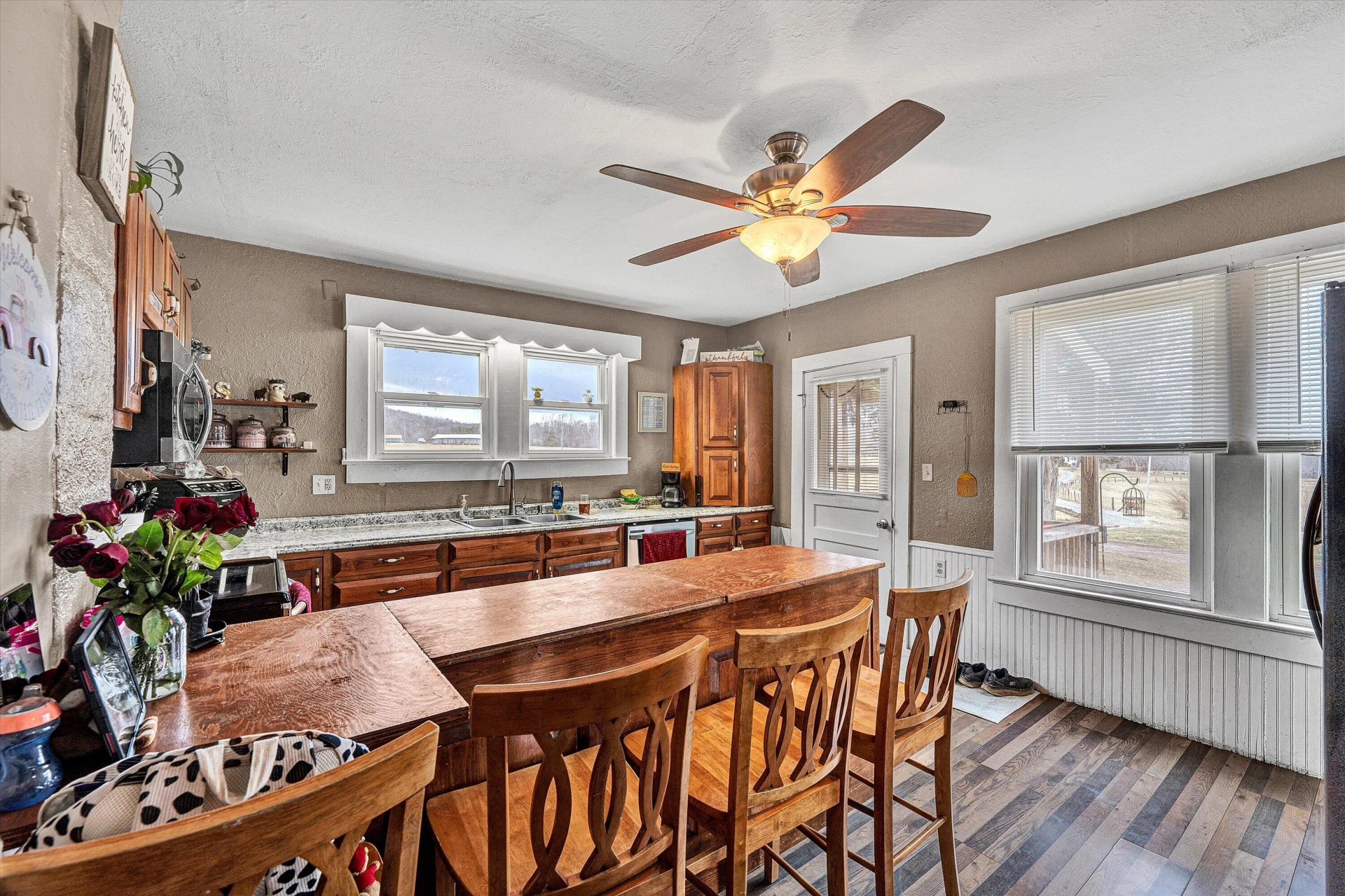 1045 Emerald DR - Photo 13