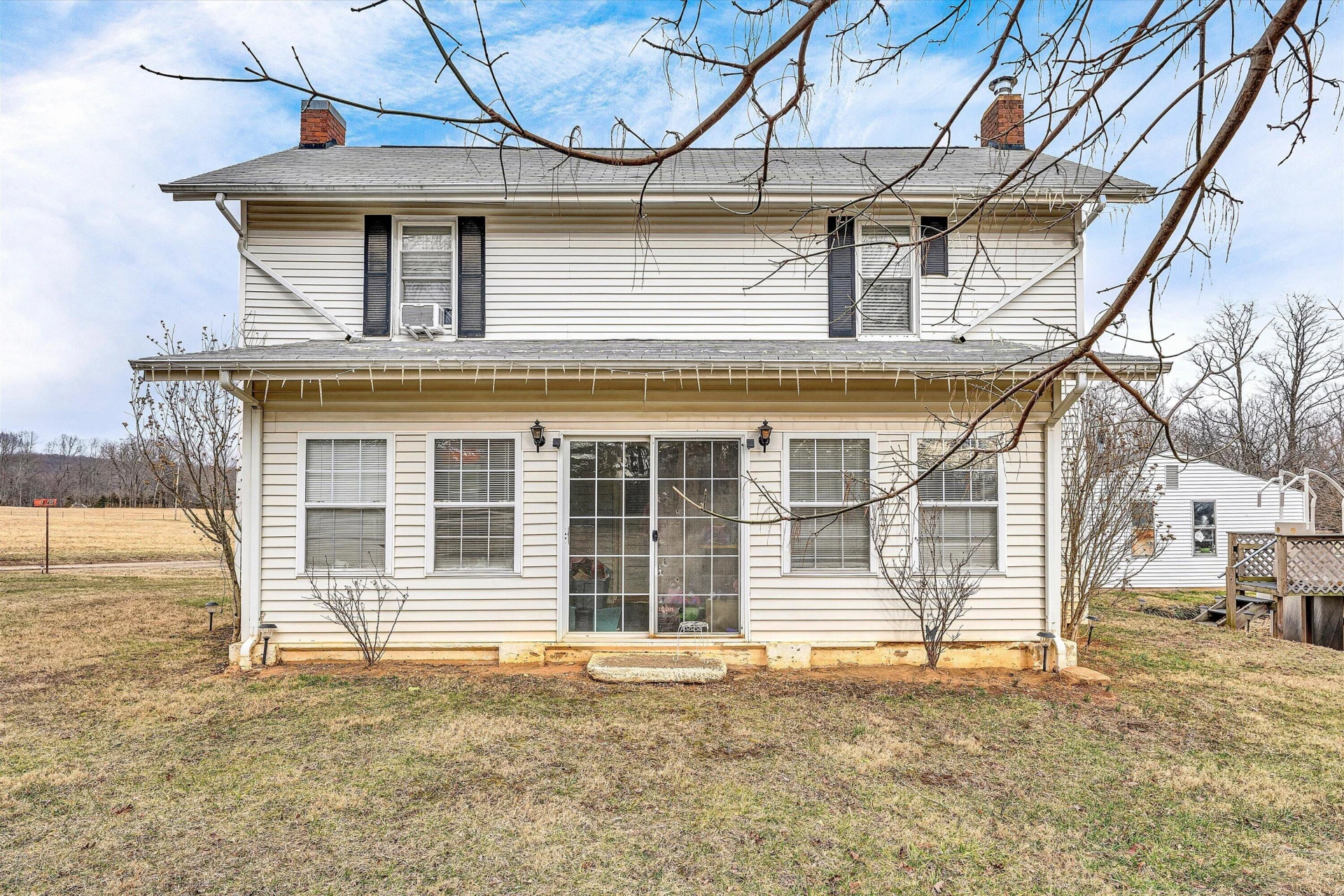 1045 Emerald DR - Photo 2
