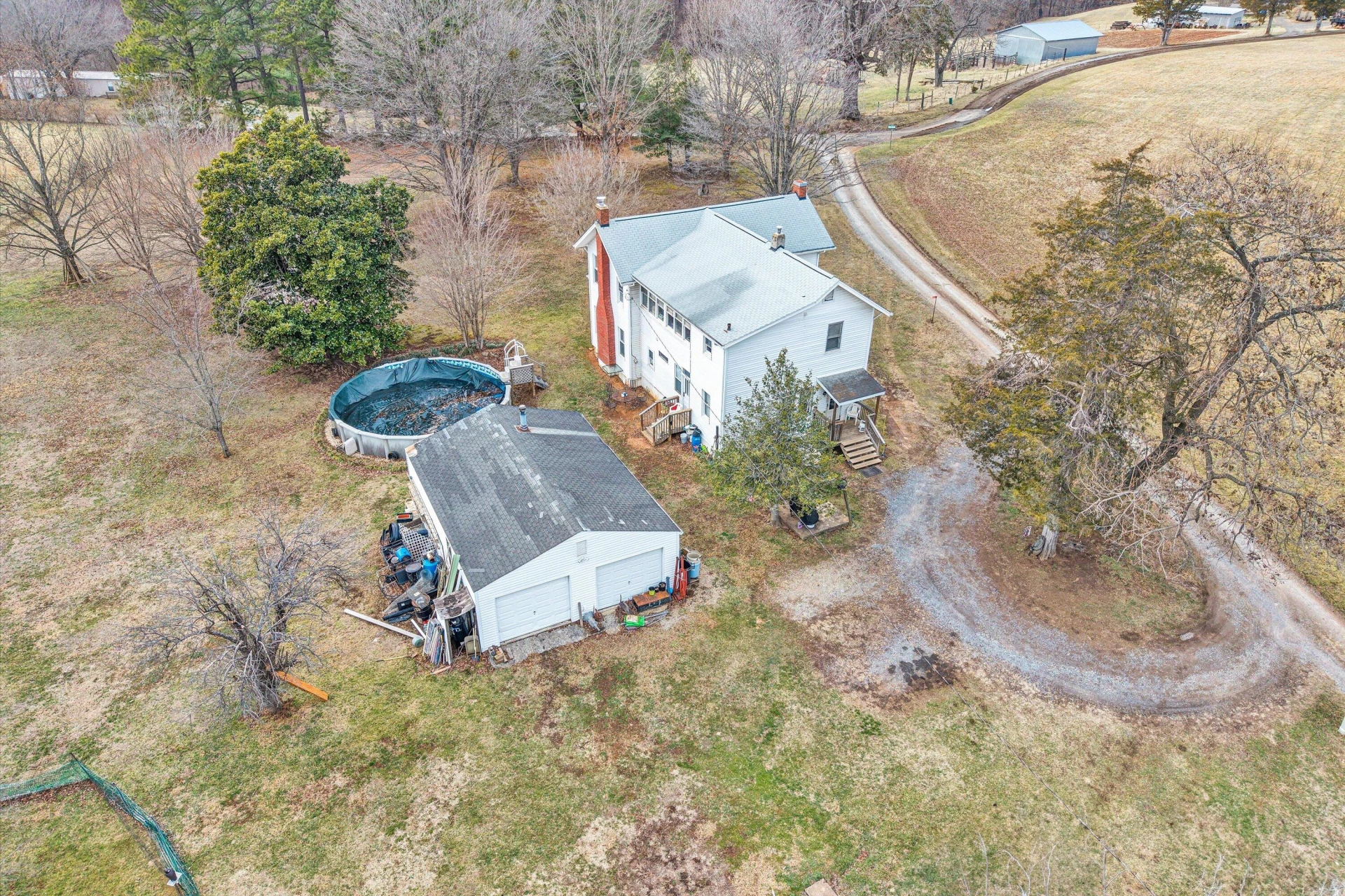 1045 Emerald DR - Photo 28