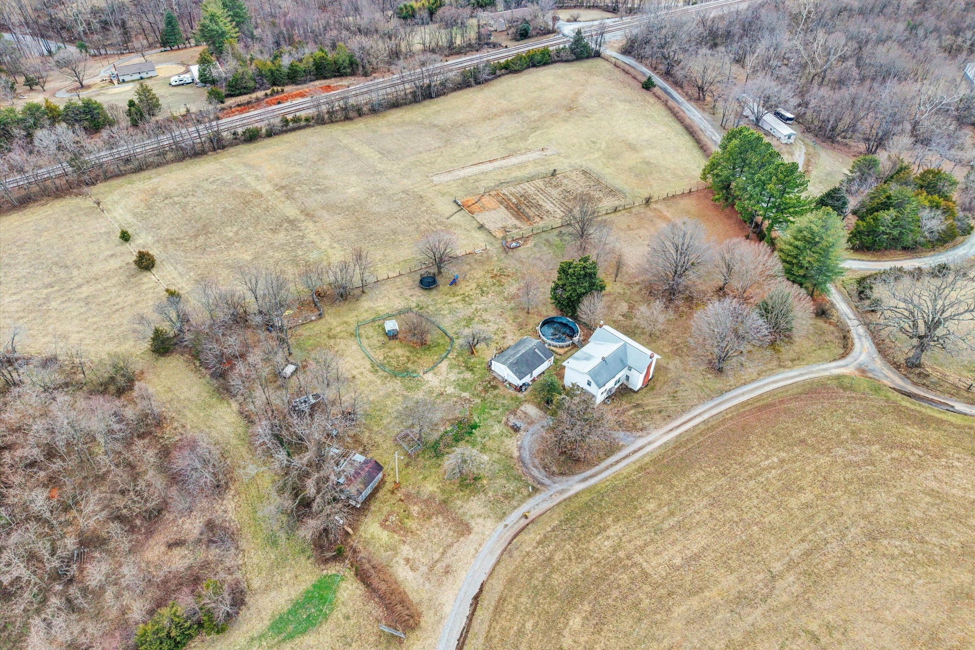 1045 Emerald DR - Photo 3