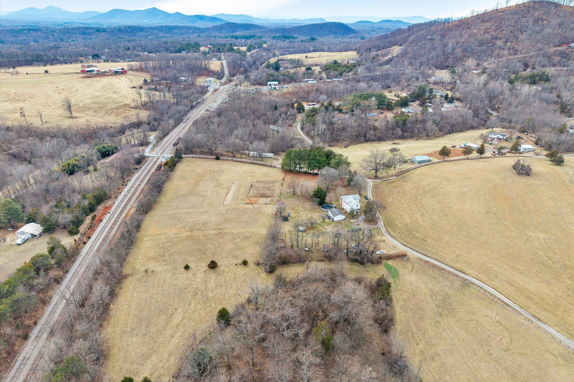 1045 Emerald DR - Photo 4
