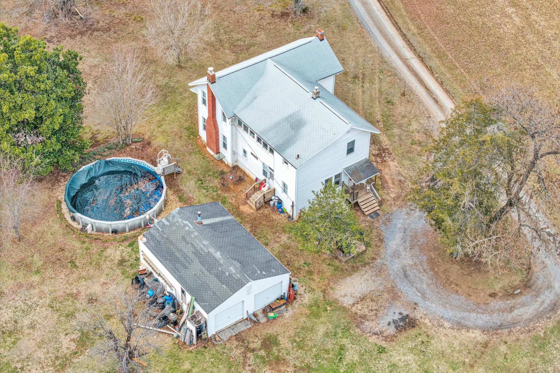 1045 Emerald DR - Photo 6