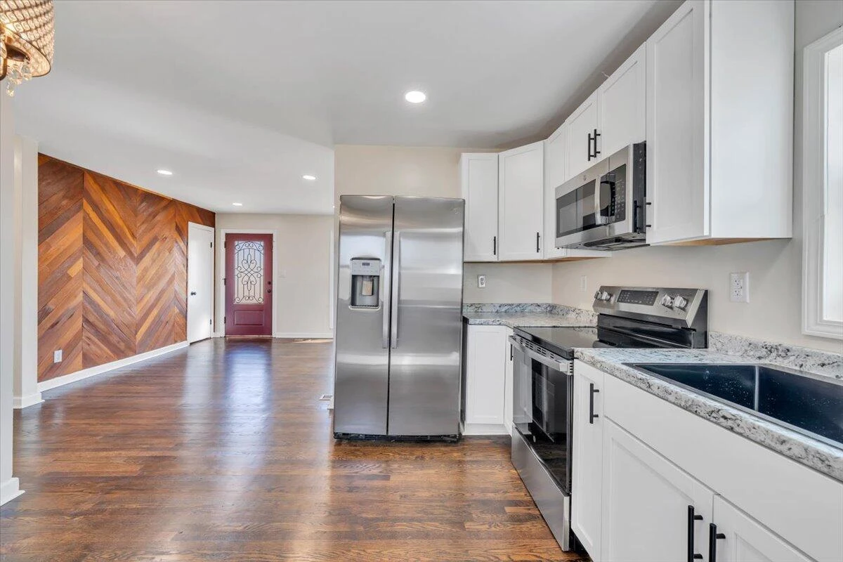 2410 Avalon AVE - Photo 14