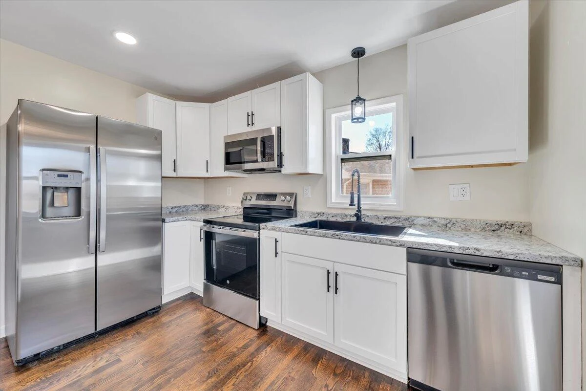 2410 Avalon AVE - Photo 15