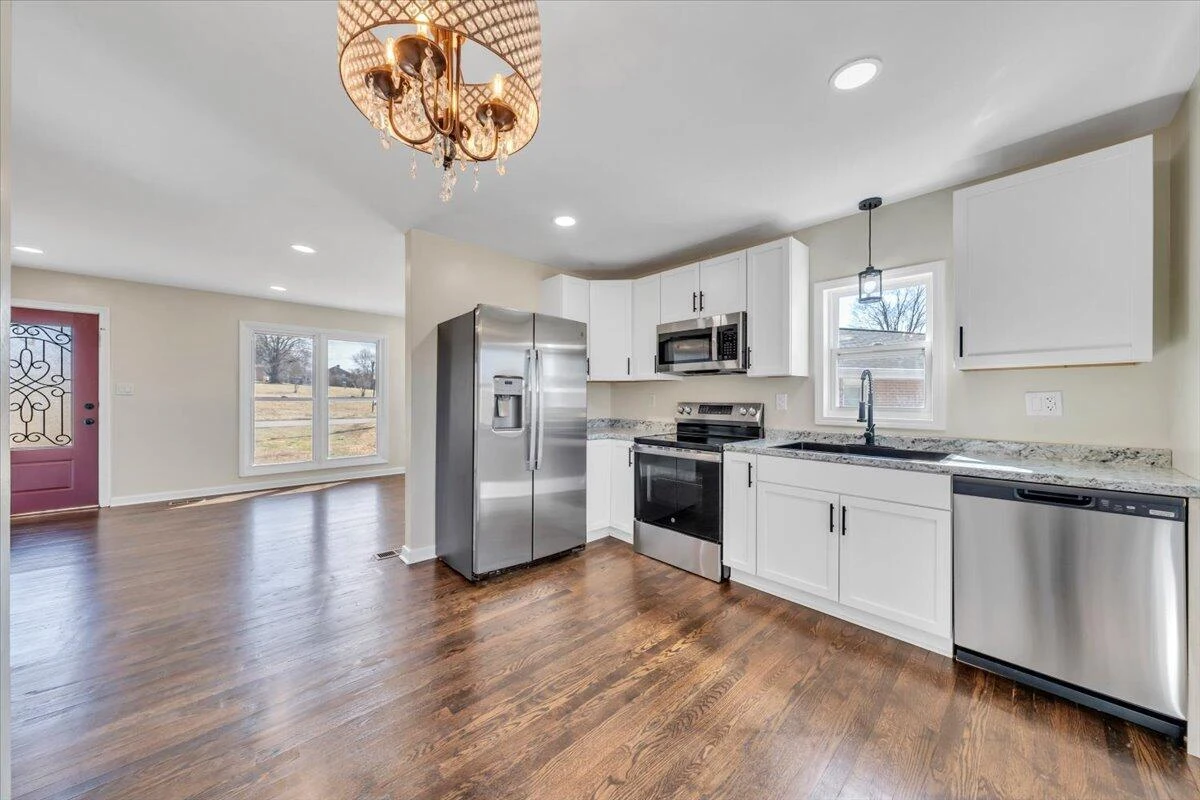 2410 Avalon AVE - Photo 18