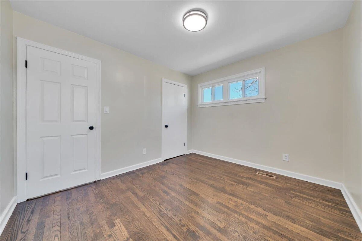 2410 Avalon AVE - Photo 20