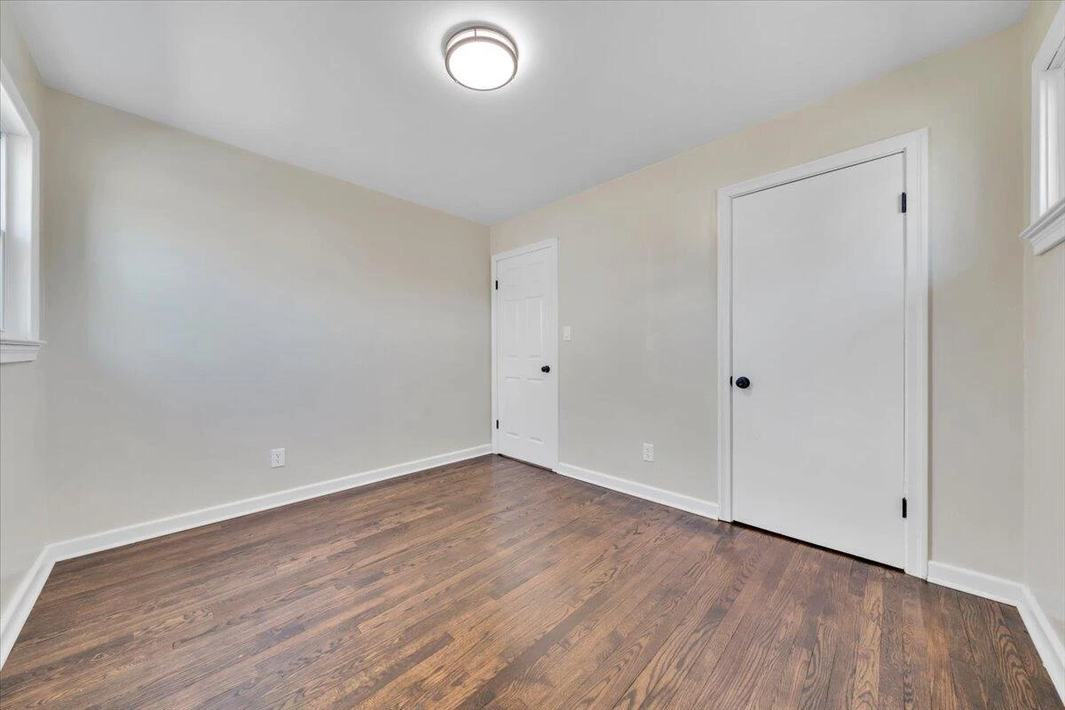 2410 Avalon AVE - Photo 21