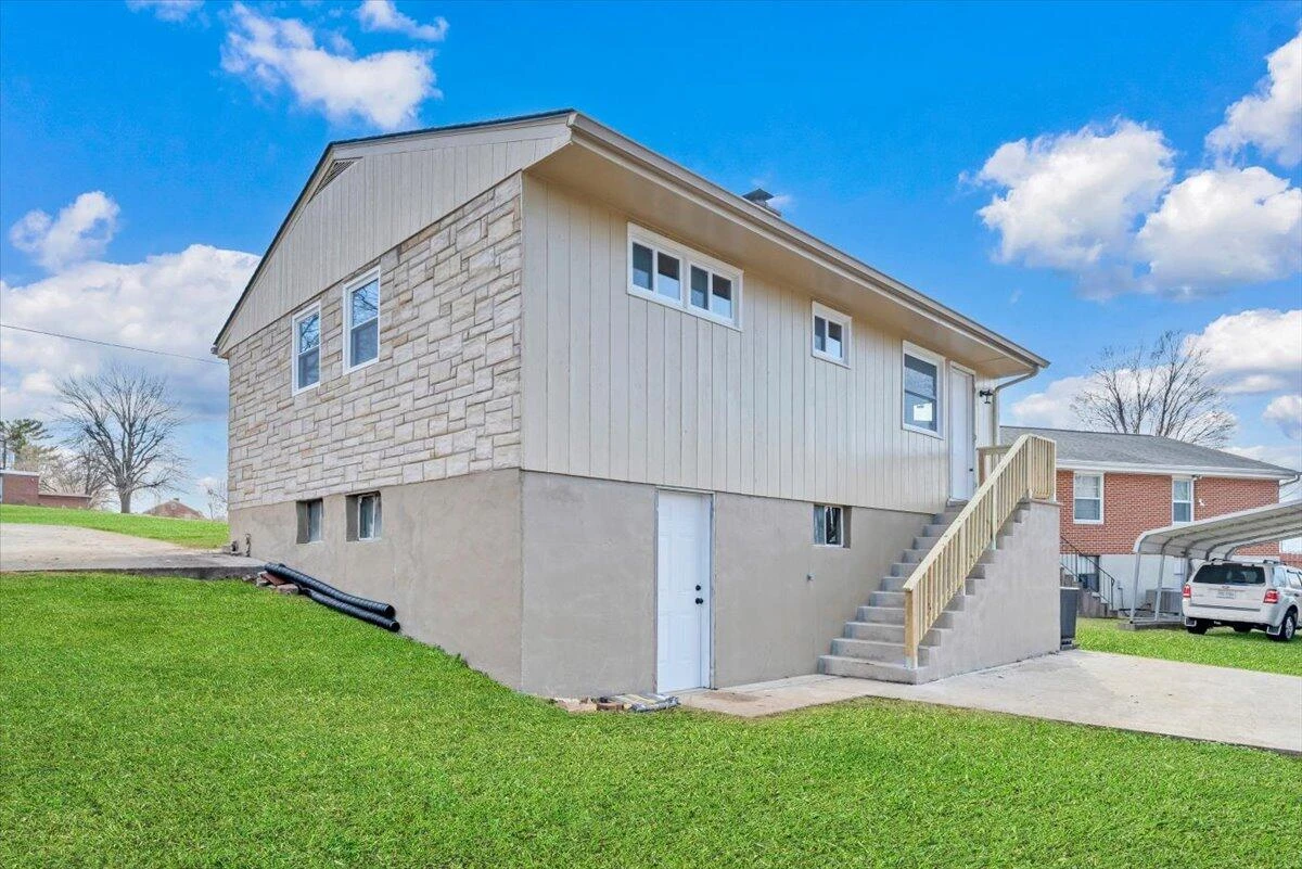 2410 Avalon AVE - Photo 36