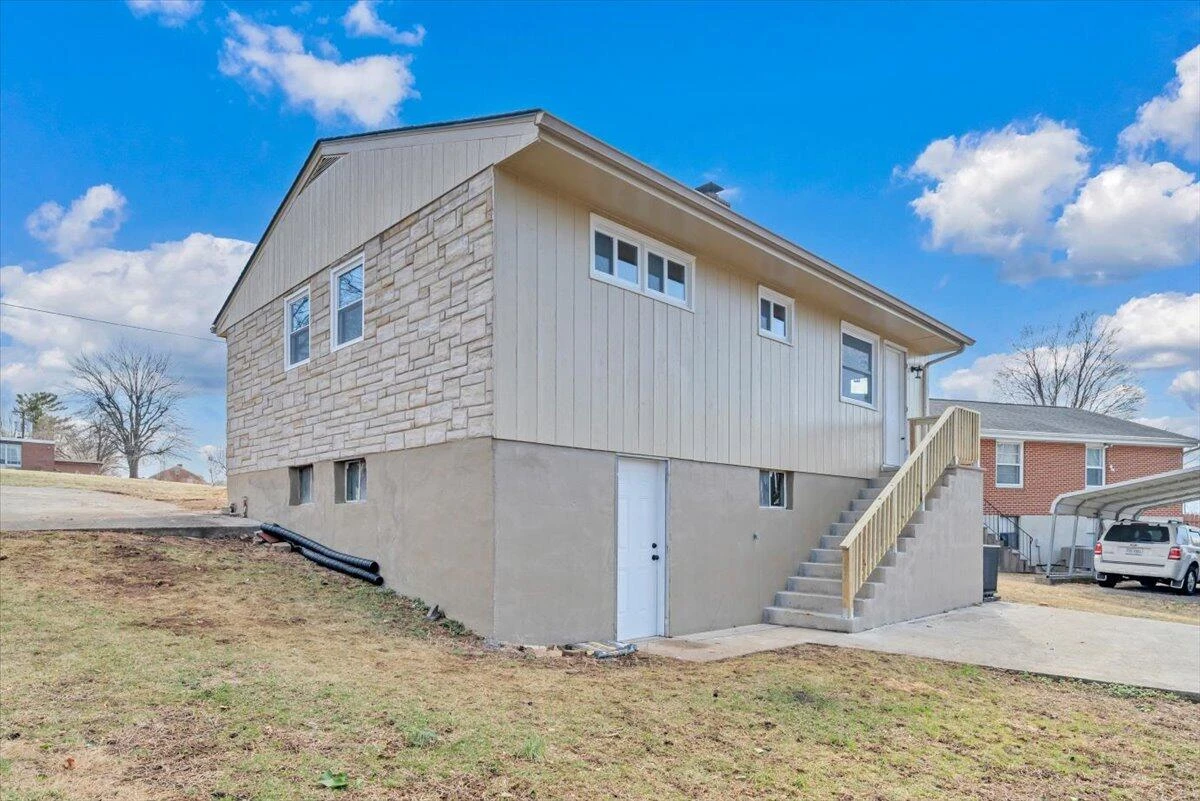 2410 Avalon AVE - Photo 37