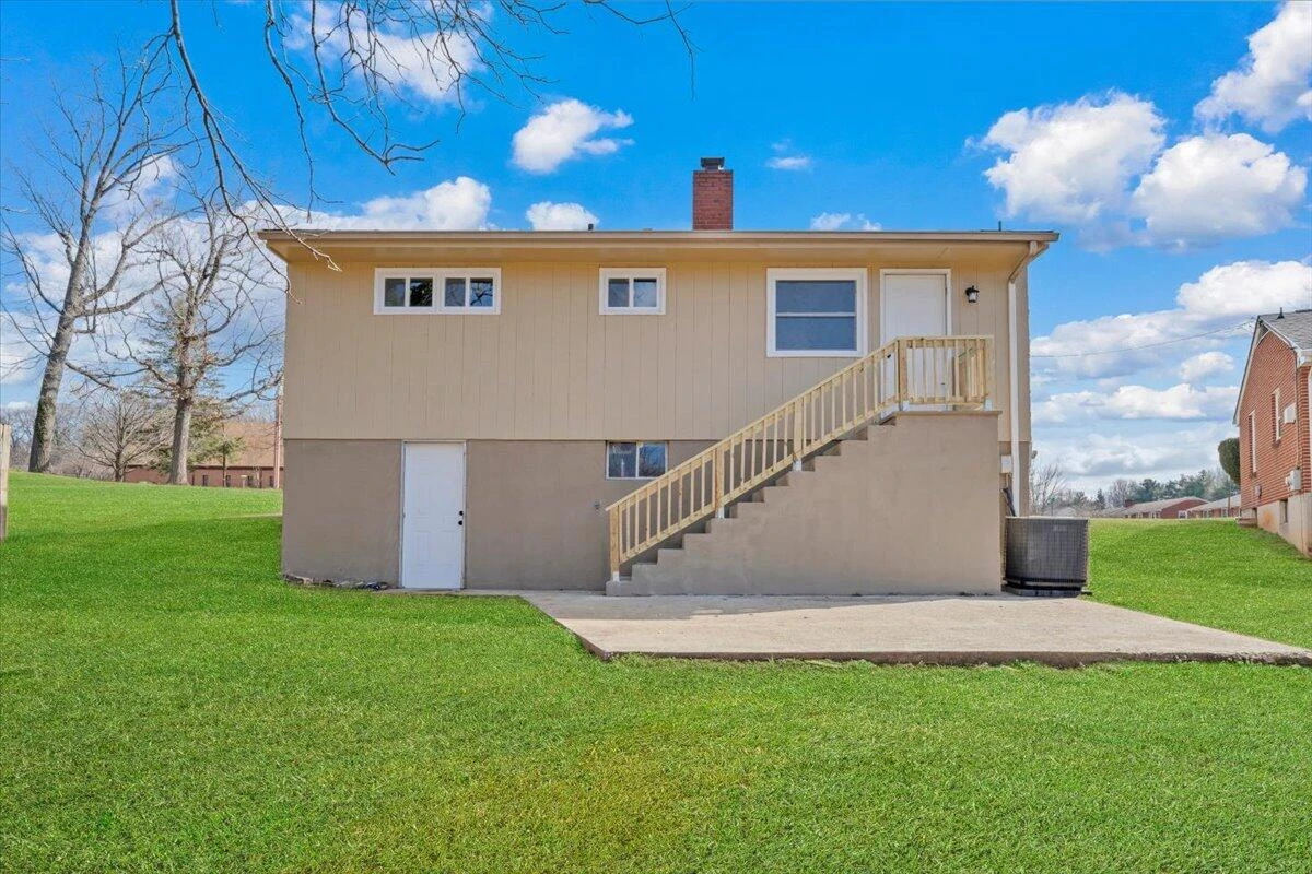 2410 Avalon AVE - Photo 39
