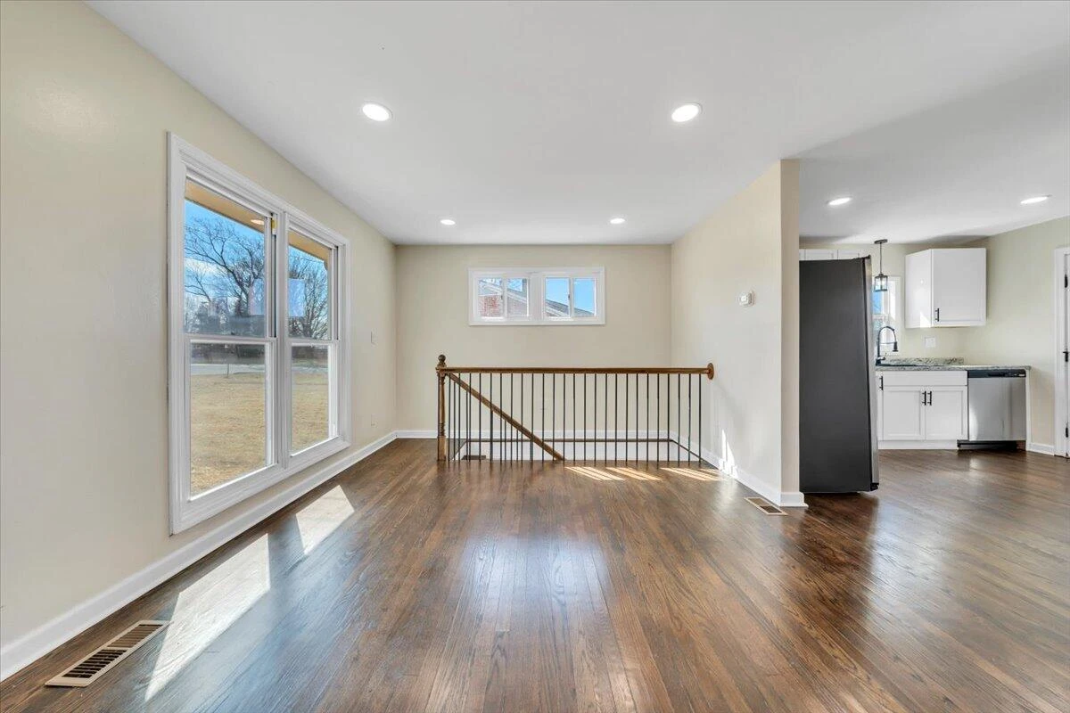 2410 Avalon AVE - Photo 7