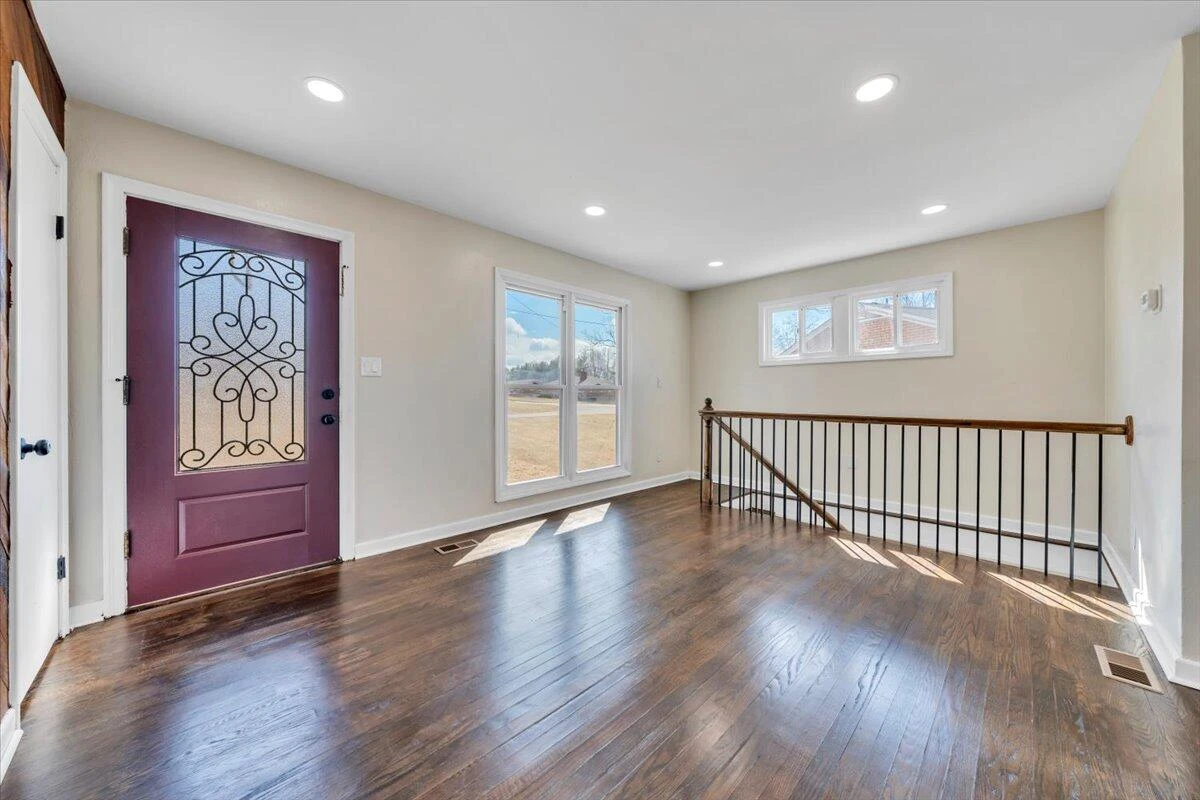 2410 Avalon AVE - Photo 8