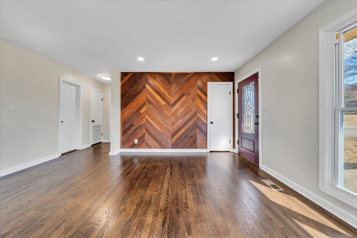 2410 Avalon AVE - Photo 11