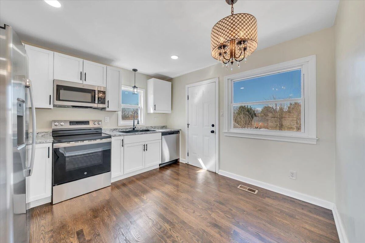 2410 Avalon AVE - Photo 12