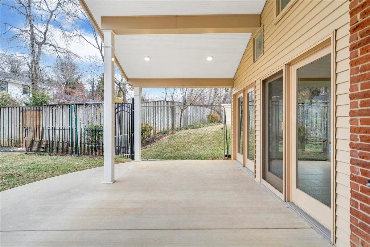 2612 Beverly BLVD - Photo 17
