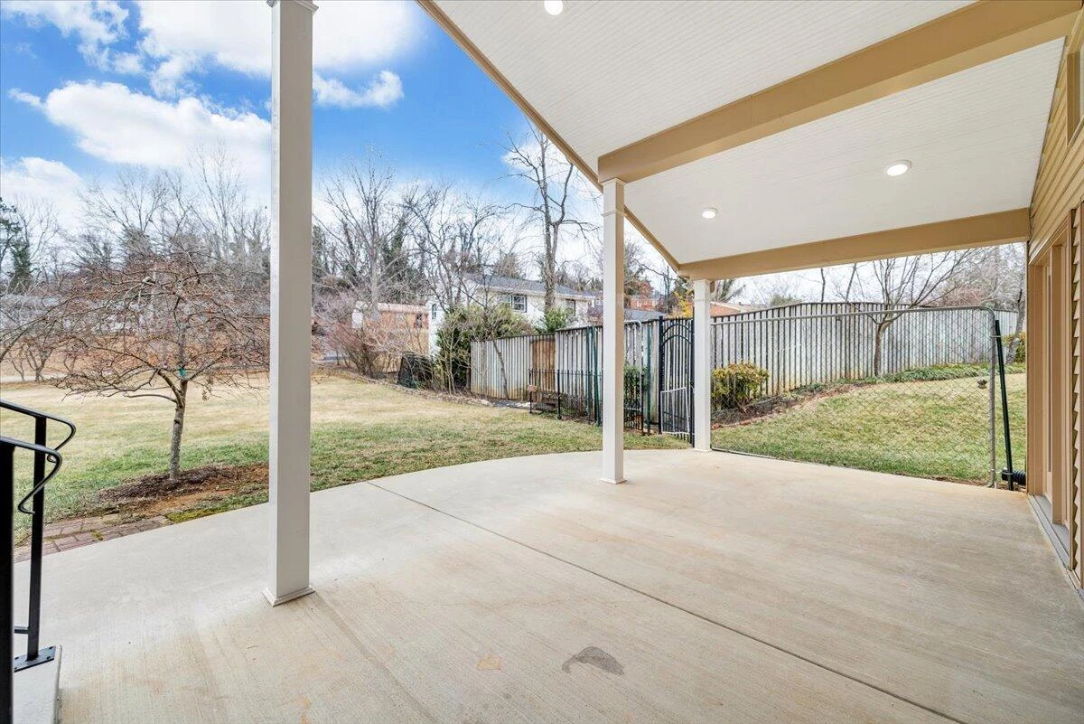 2612 Beverly BLVD - Photo 18