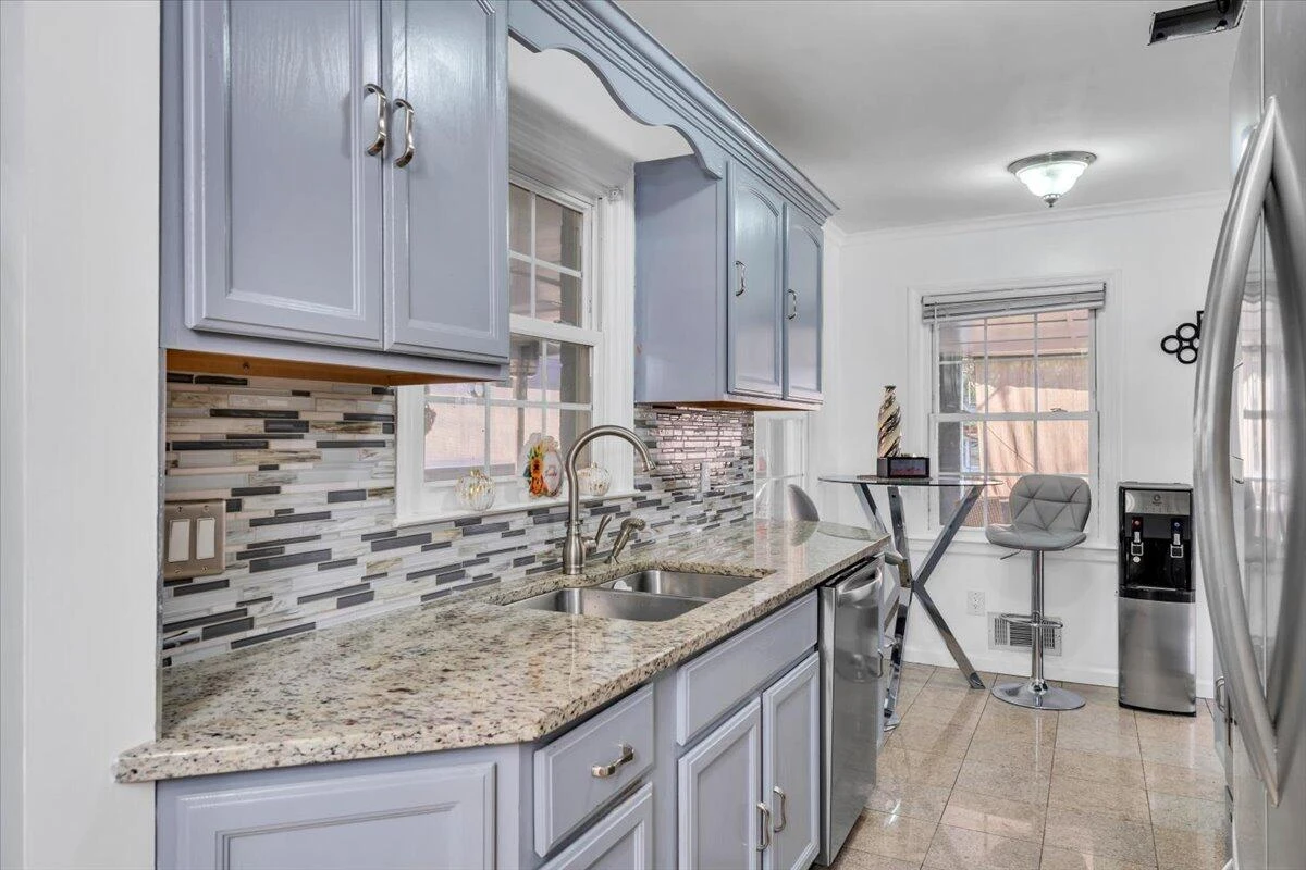 3325 Fleetwood AVE - Photo 18
