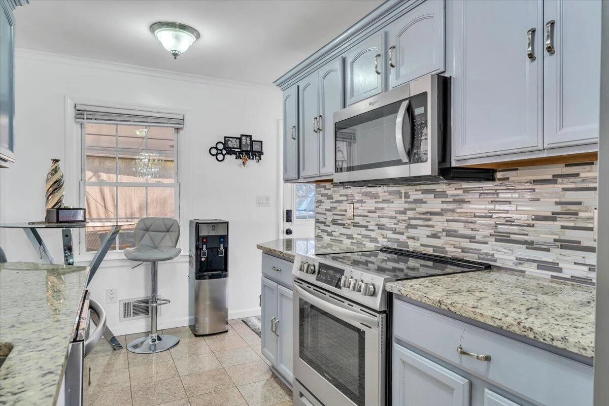3325 Fleetwood AVE - Photo 19
