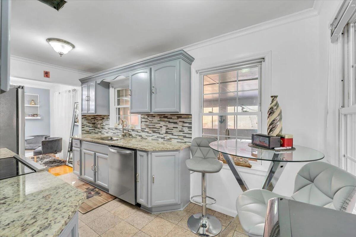 3325 Fleetwood AVE - Photo 23