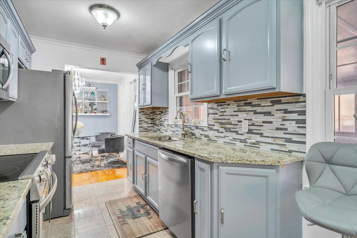 3325 Fleetwood AVE - Photo 24