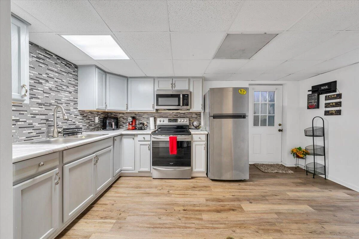 3325 Fleetwood AVE - Photo 37