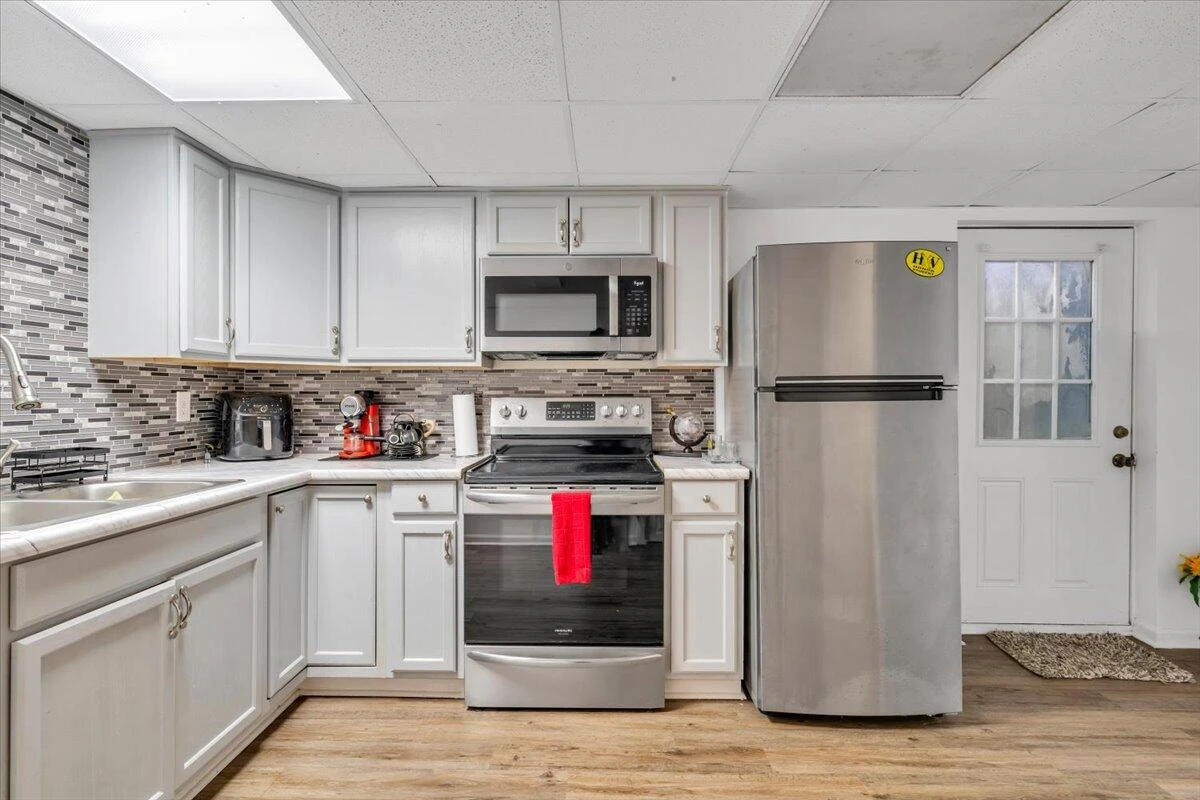 3325 Fleetwood AVE - Photo 38
