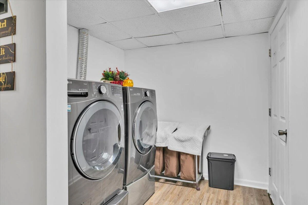 3325 Fleetwood AVE - Photo 39