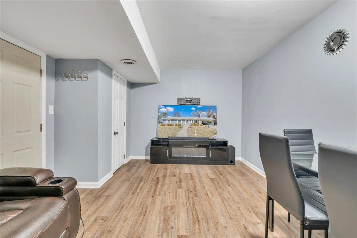 3325 Fleetwood AVE - Photo 44