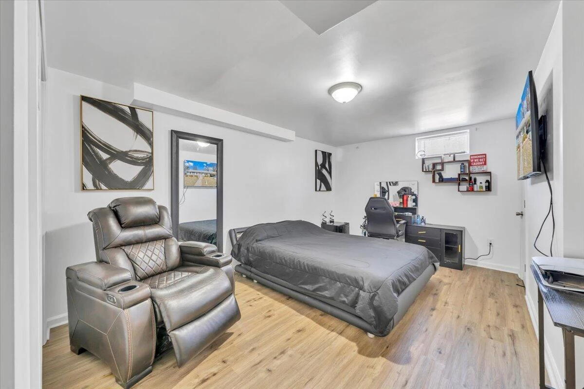 3325 Fleetwood AVE - Photo 46