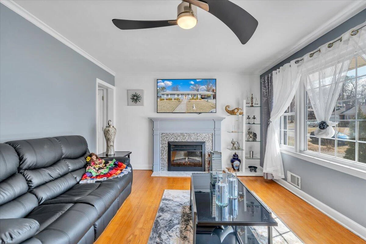 3325 Fleetwood AVE - Photo 8