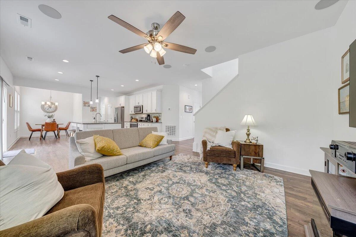 2130 Kings Walk DR - Photo 10