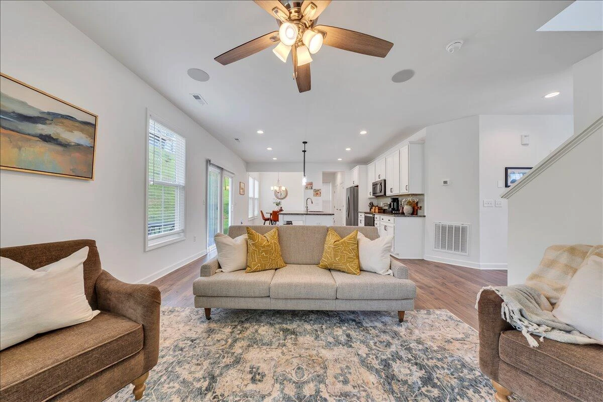 2130 Kings Walk DR - Photo 14