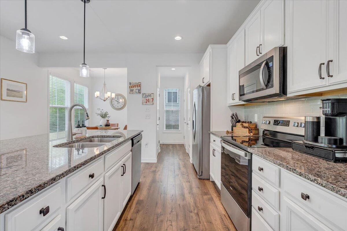 2130 Kings Walk DR - Photo 16