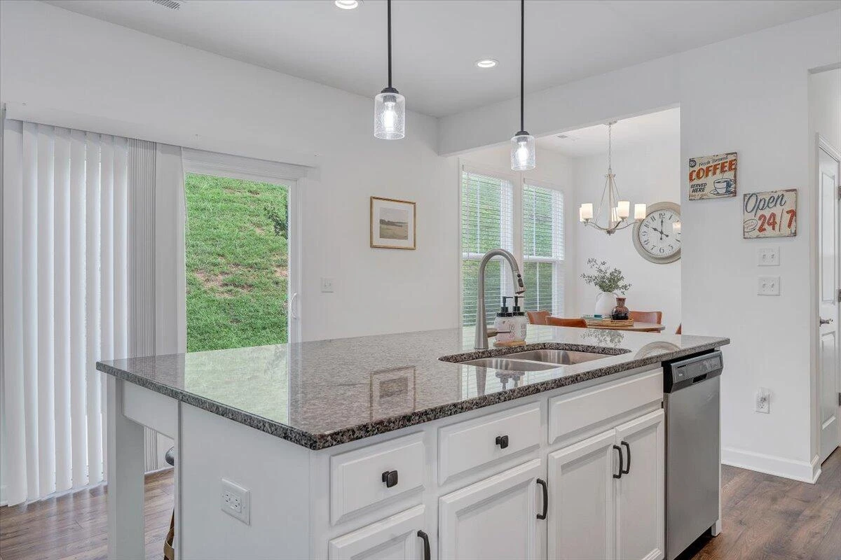 2130 Kings Walk DR - Photo 18