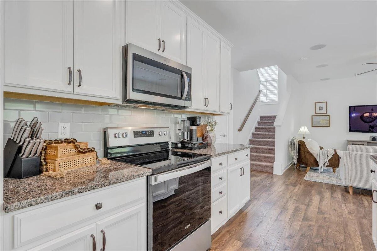 2130 Kings Walk DR - Photo 24