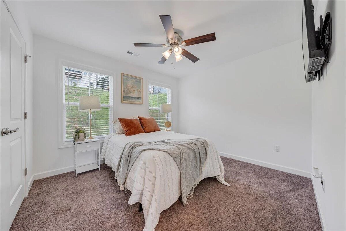 2130 Kings Walk DR - Photo 38