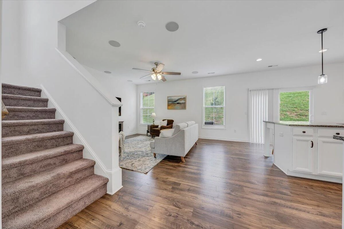 2130 Kings Walk DR - Photo 9