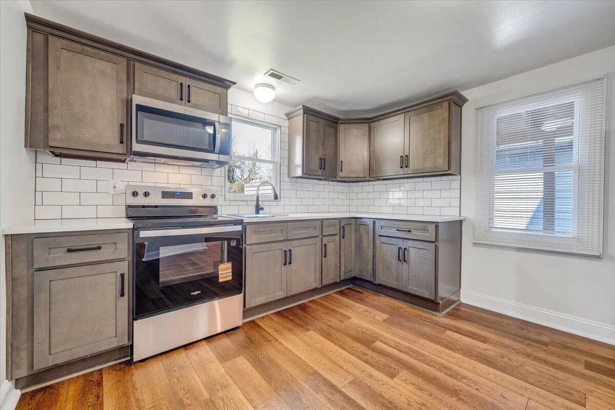 117 16th ST - Photo 17
