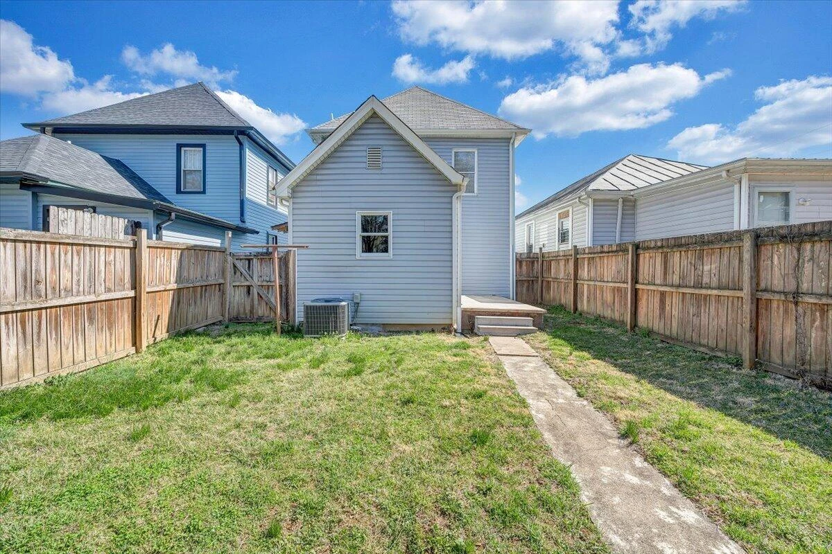 117 16th ST - Photo 32