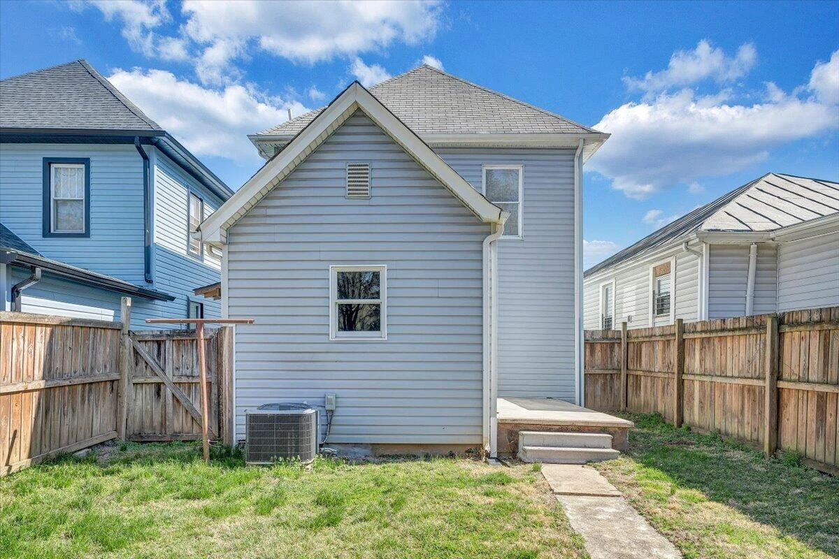 117 16th ST - Photo 33