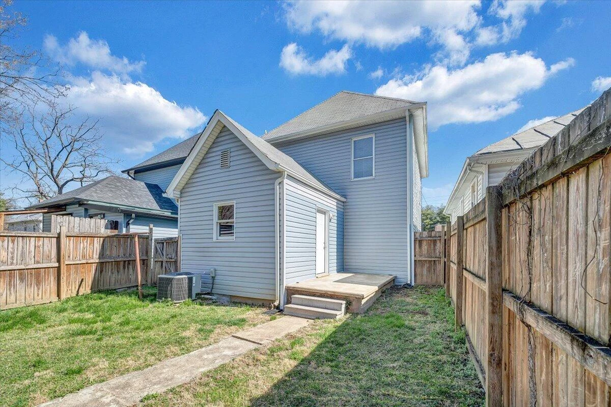 117 16th ST - Photo 35