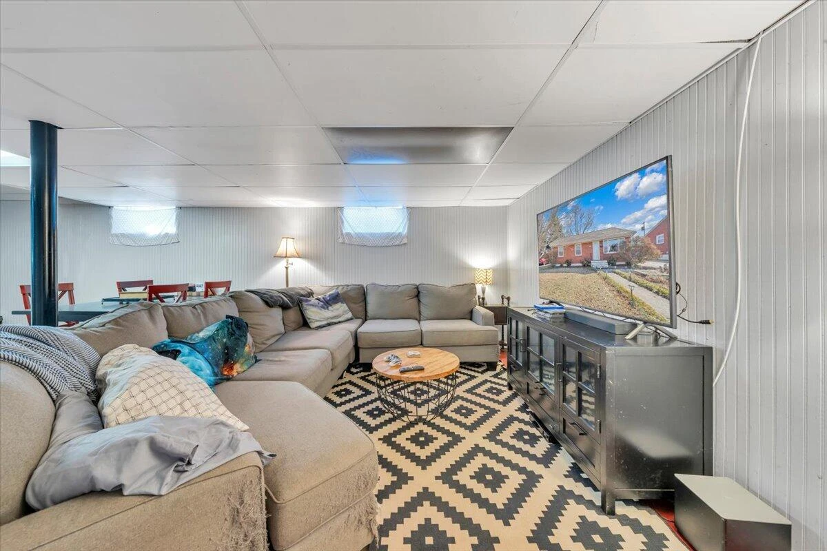 139 Hurst AVE - Photo 31