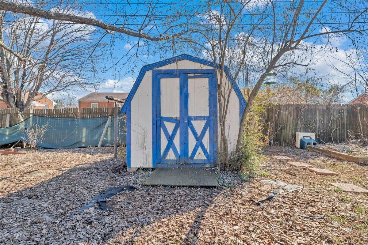 139 Hurst AVE - Photo 38