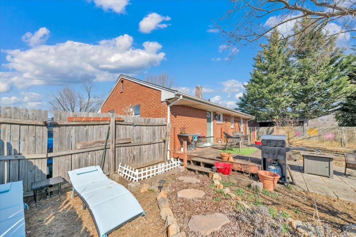 139 Hurst AVE - Photo 42