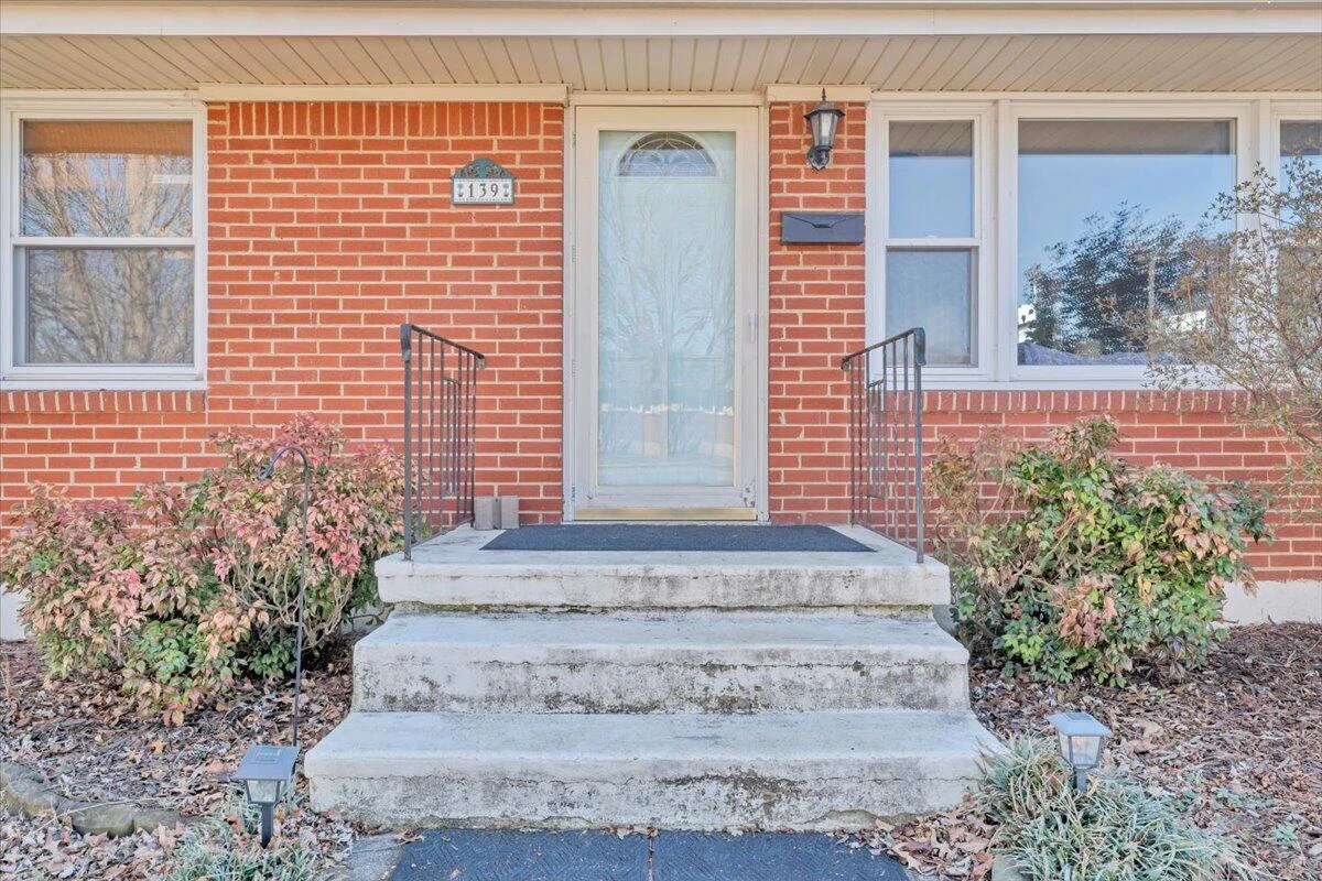 139 Hurst AVE - Photo 7