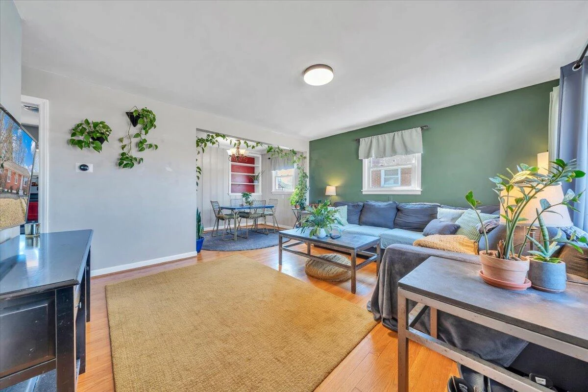 139 Hurst AVE - Photo 8