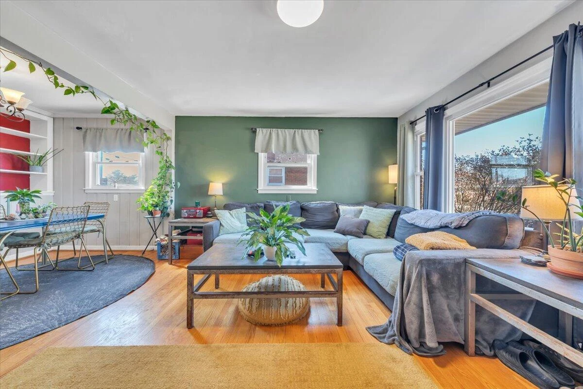 139 Hurst AVE - Photo 9